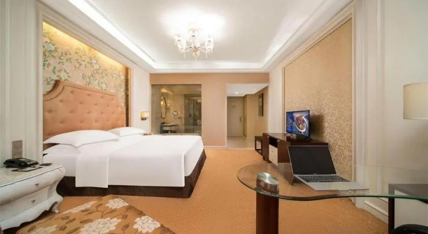 Bed in Venus Royal Hotel Shenzhen International Exhibition Center