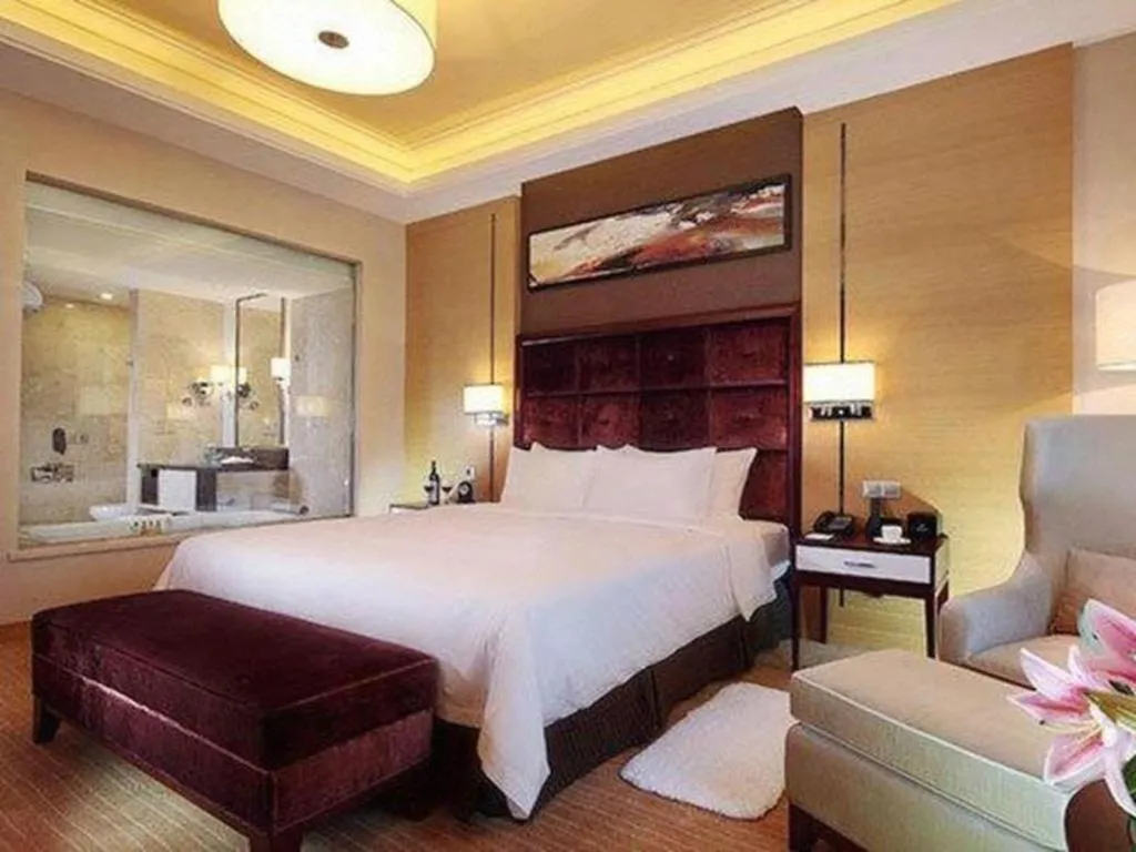 Bed in Venus Royal Hotel Shenzhen International Exhibition Center