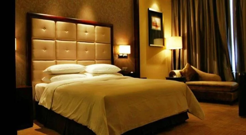 Bed in Venus Royal Hotel Shenzhen International Exhibition Center