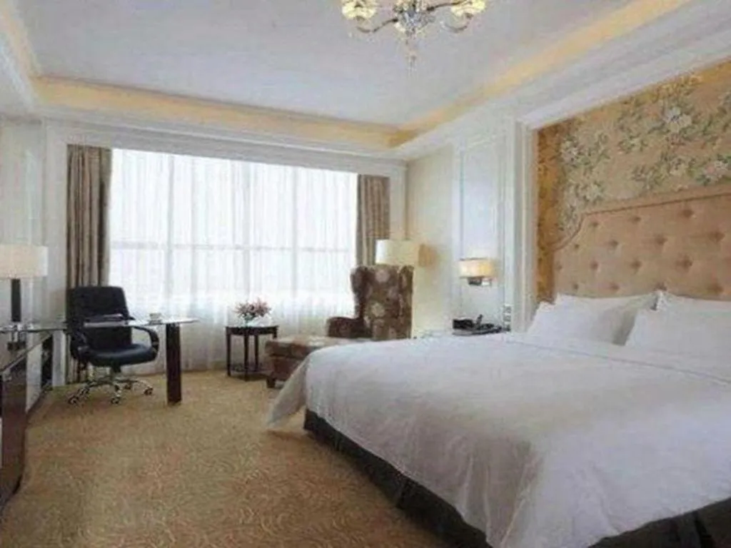 Bed in Venus Royal Hotel Shenzhen International Exhibition Center