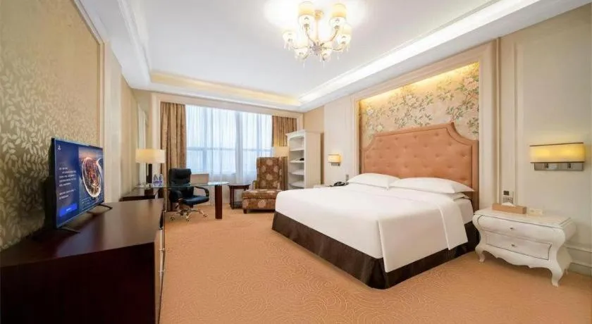 Bed in Venus Royal Hotel Shenzhen International Exhibition Center