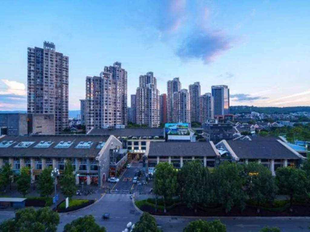 Vienna Hotel Yunnan Maitreya Huquan