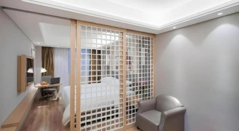 Bed in Vienna Hotel Shanghai Hongqiao Hub National Exhibition Center Huqingping Road