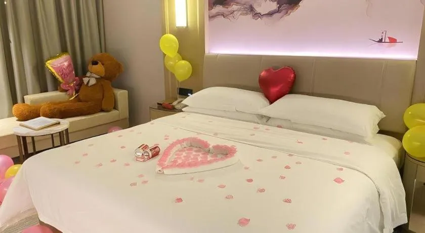 Bed in Venus Royal Hotel Guangdong Zhongshan Dongfeng Center