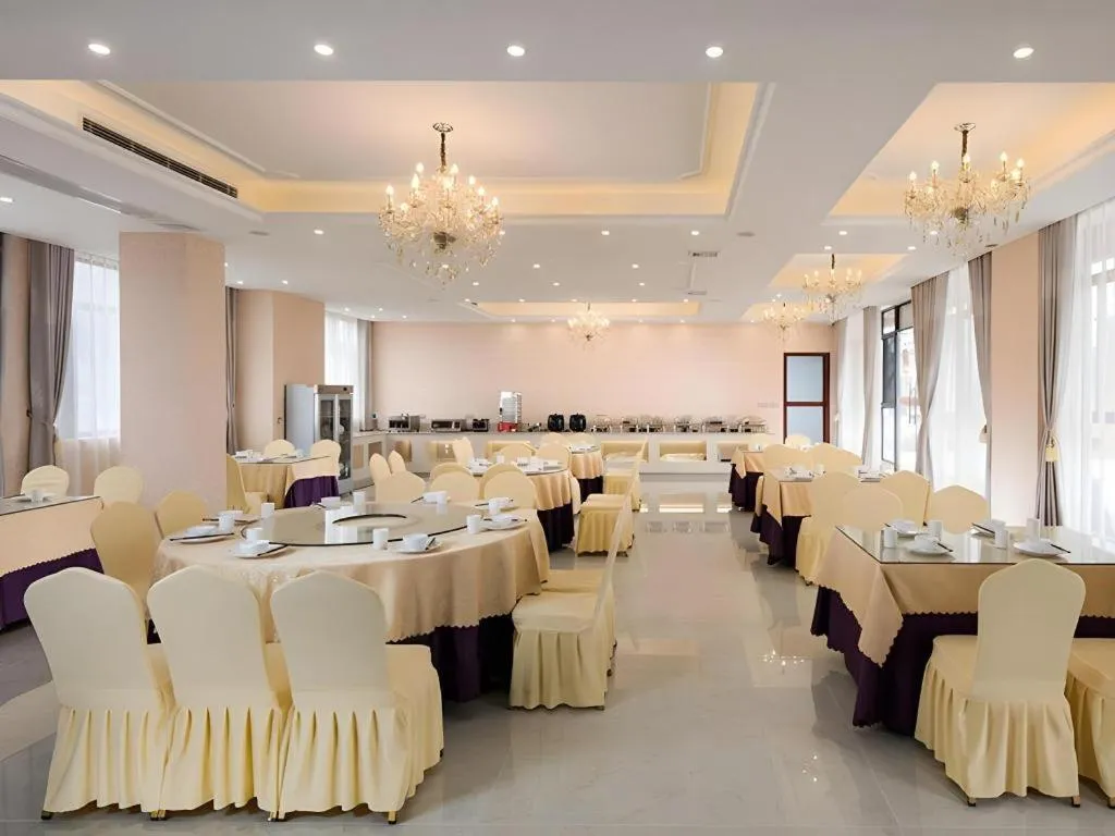 Vienna Hotel Guangxi Yulin Rong County Guinan Road