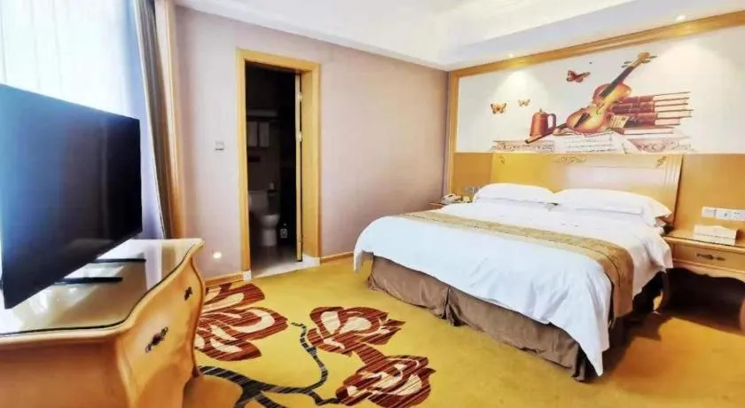 Bed in Vienna Hotel Guangxi Fangcheng