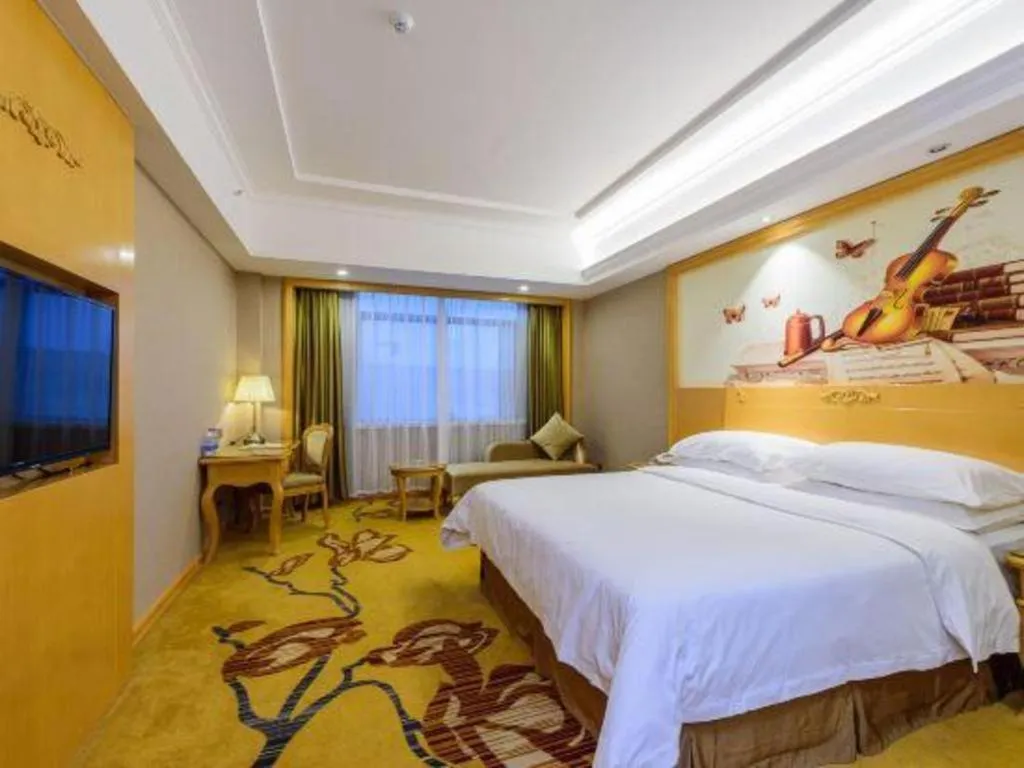 Bed in Vienna Hotel Guangxi Fangcheng