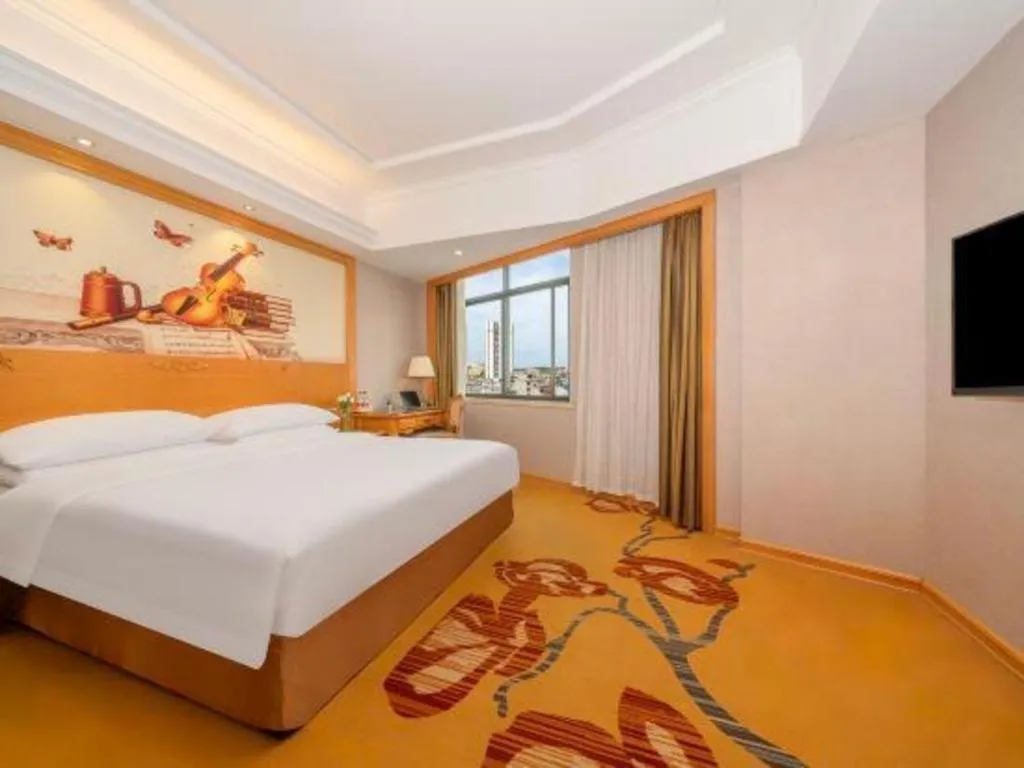 Bed in Vienna Hotel Guangxi Fangcheng