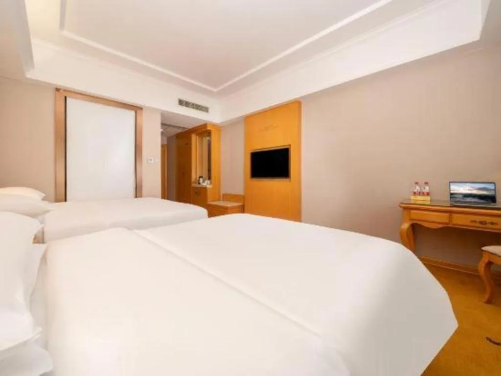 Bed in Vienna Hotel Guangxi Fangcheng