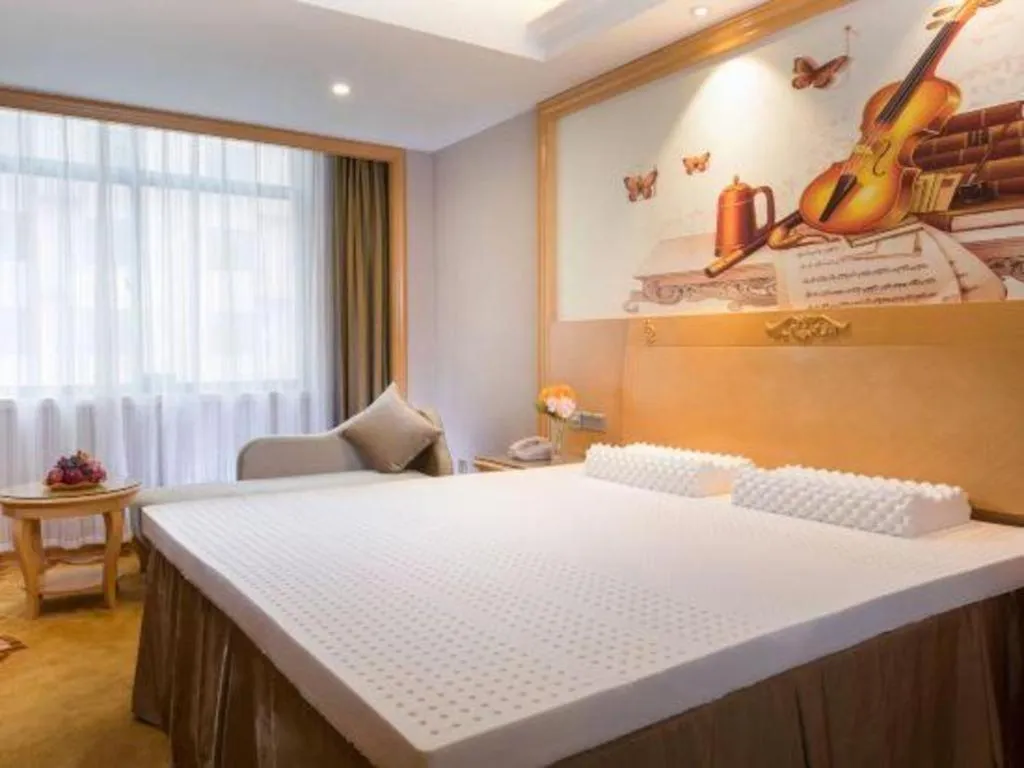 Bed in Vienna Hotel Guangxi Fangcheng