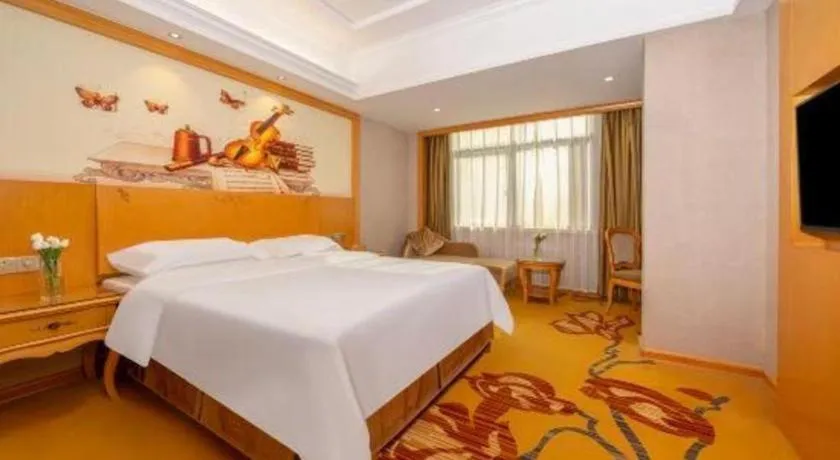 Bed in Vienna Hotel Guangxi Fangcheng