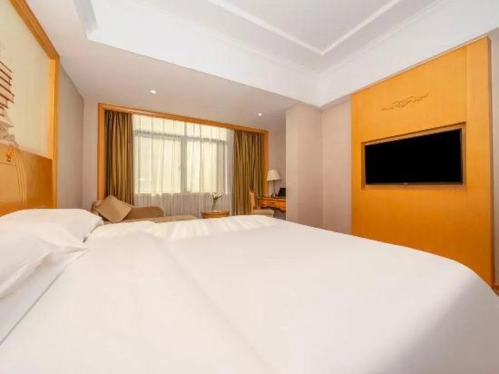 Bed in Vienna Hotel Guangxi Fangcheng