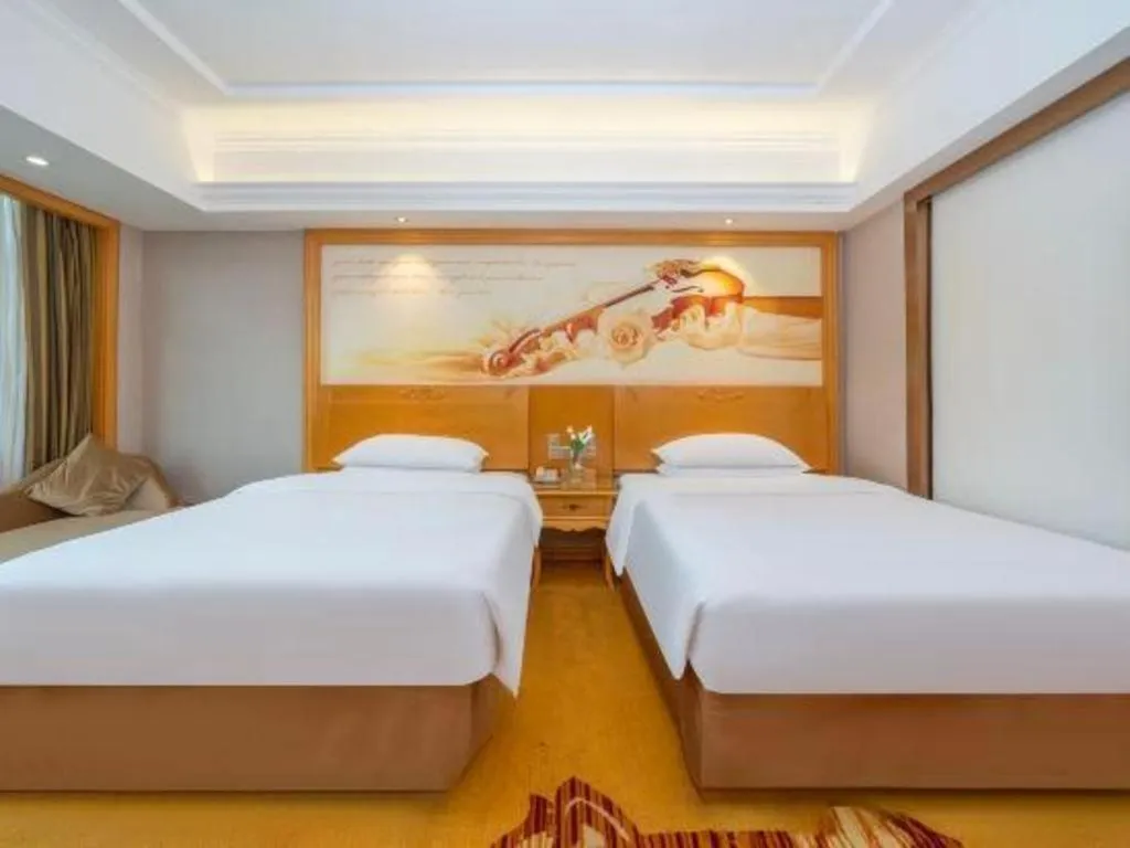 Bed in Vienna Hotel Guangxi Fangcheng