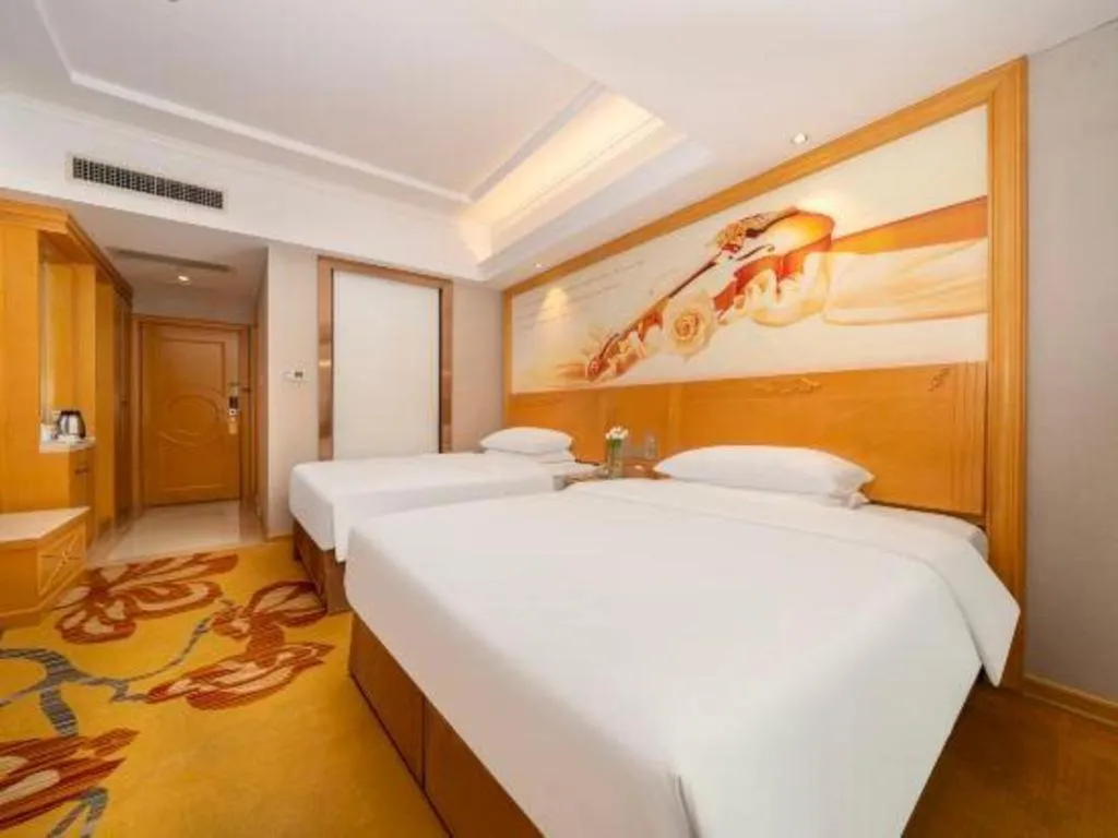 Bed in Vienna Hotel Guangxi Fangcheng