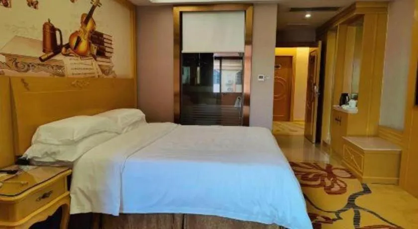 Bed in Vienna Hotel Guangxi Fangcheng