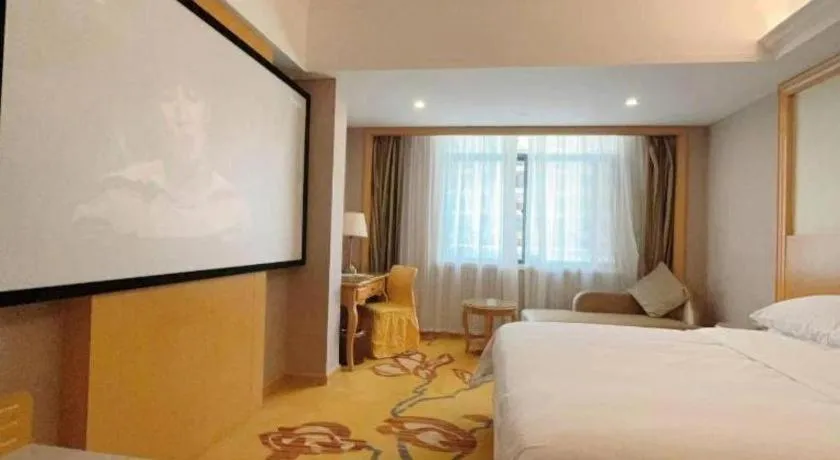 Bed in Vienna Hotel Guangxi Fangcheng