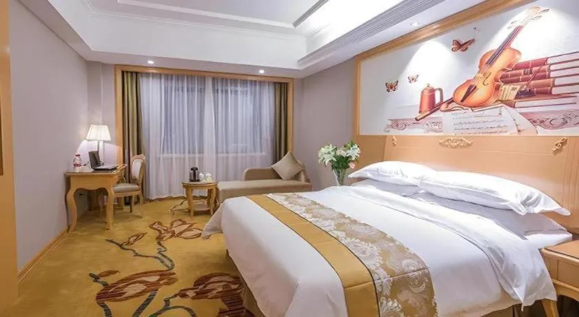 Bed in Vienna Hotel Guangxi Fangcheng