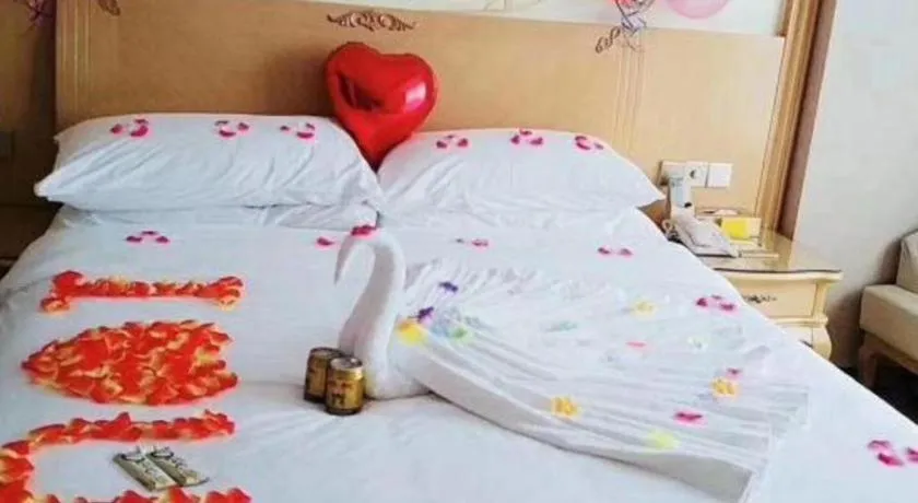 Bed in Vienna Hotel Guangxi Fangcheng