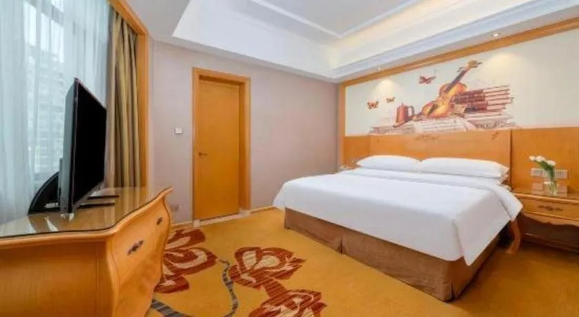 Bed in Vienna Hotel Guangxi Fangcheng