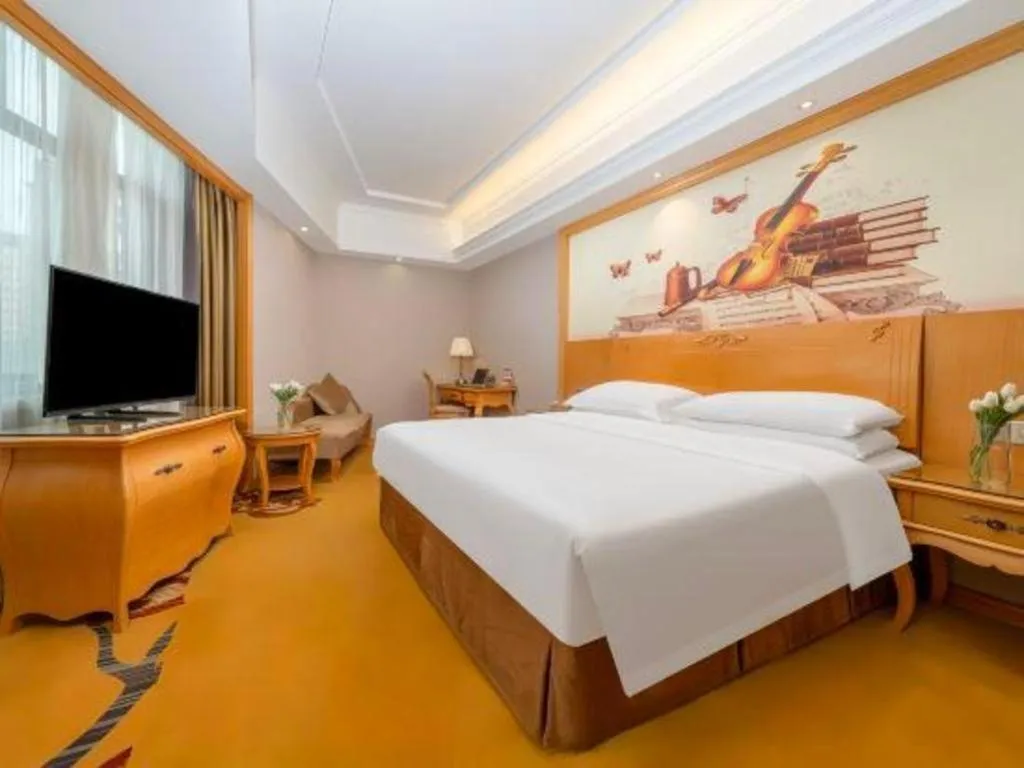 Bed in Vienna Hotel Guangxi Fangcheng