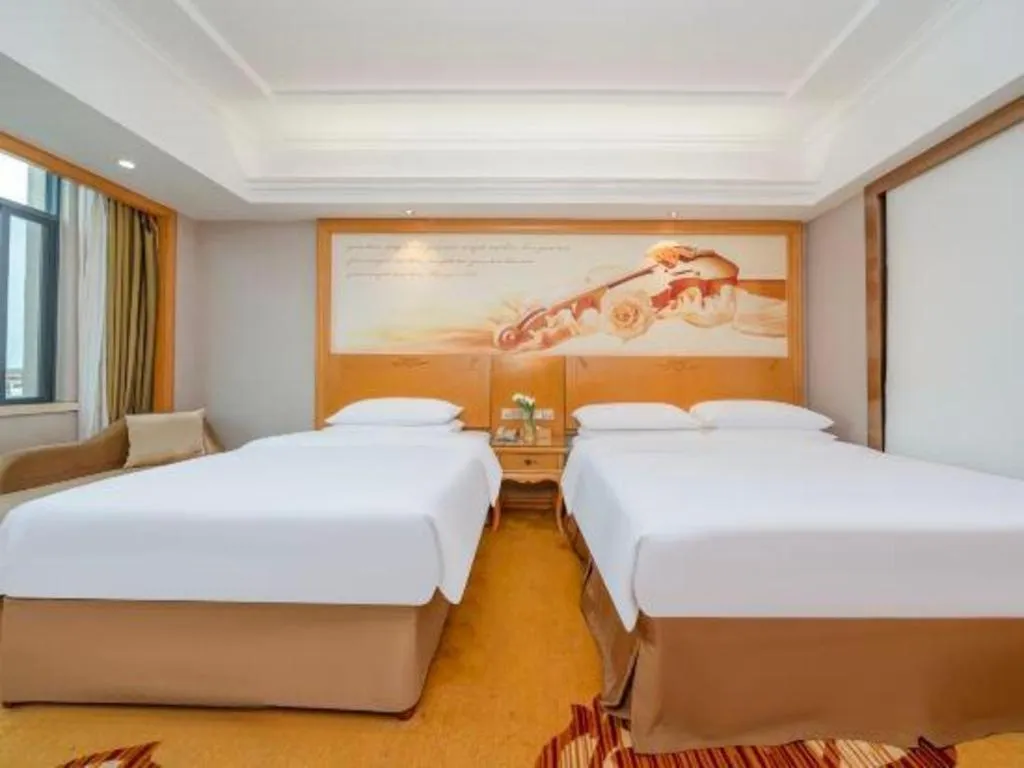 Bed in Vienna Hotel Guangxi Fangcheng