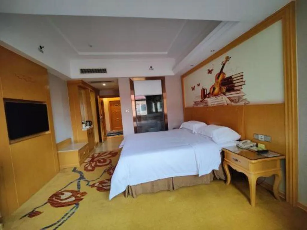 Bed in Vienna Hotel Guangxi Fangcheng
