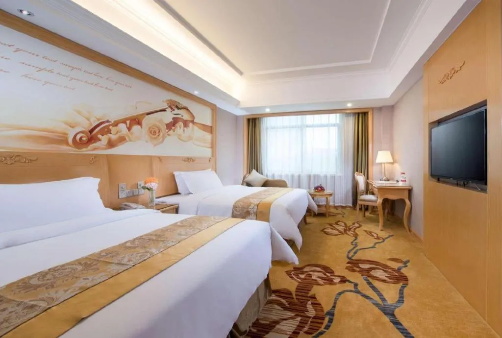 Bed in Vienna Hotel Guangxi Fangcheng