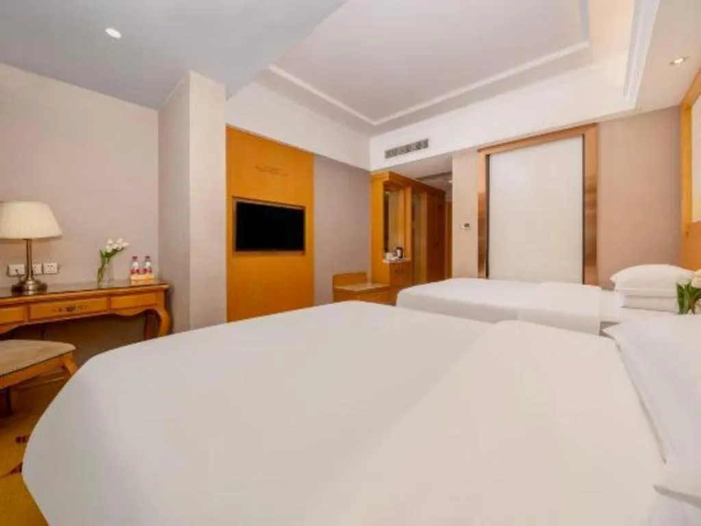 Bed in Vienna Hotel Guangxi Fangcheng