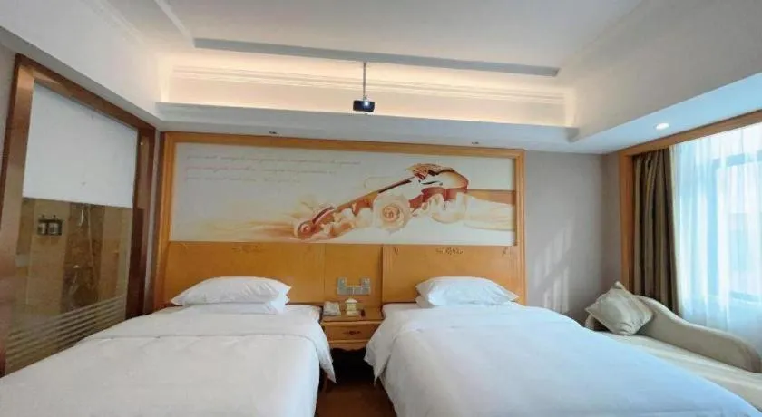 Bed in Vienna Hotel Guangxi Fangcheng