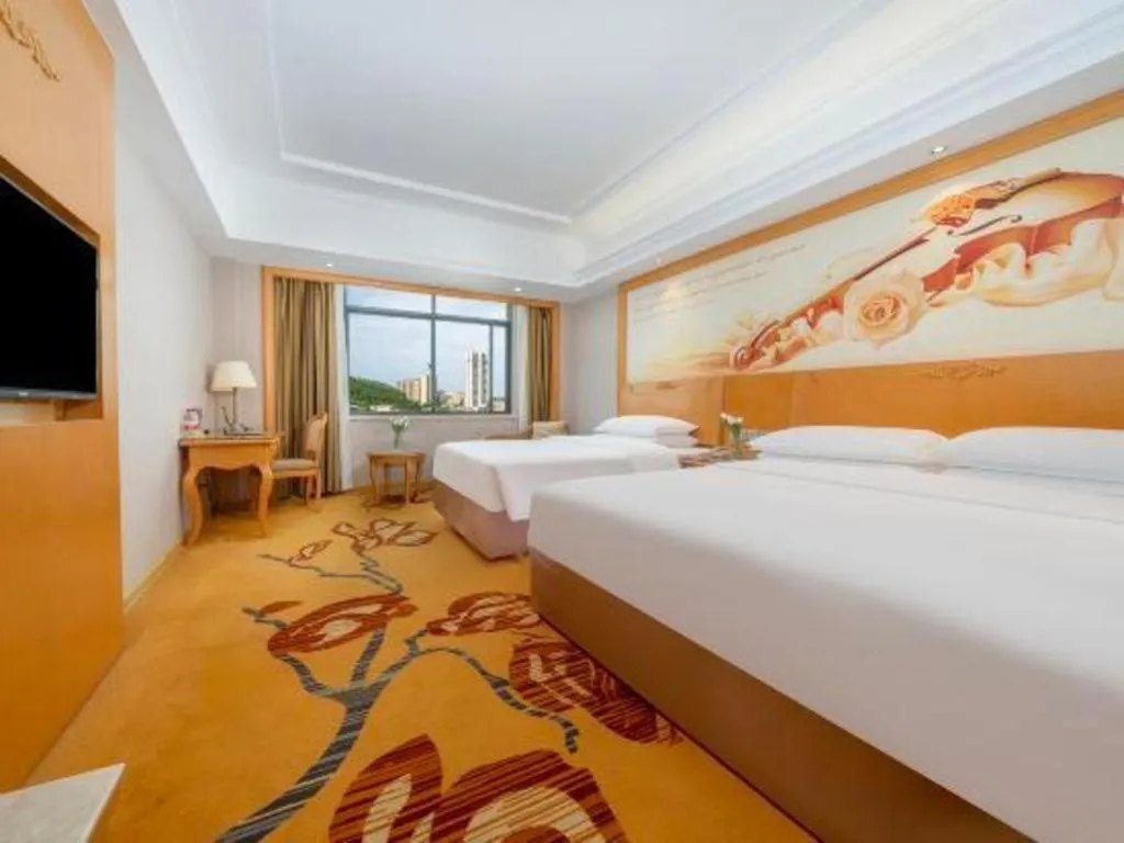 Bed in Vienna Hotel Guangxi Fangcheng
