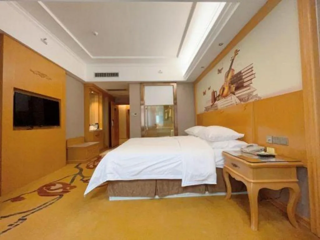 Bed in Vienna Hotel Guangxi Fangcheng