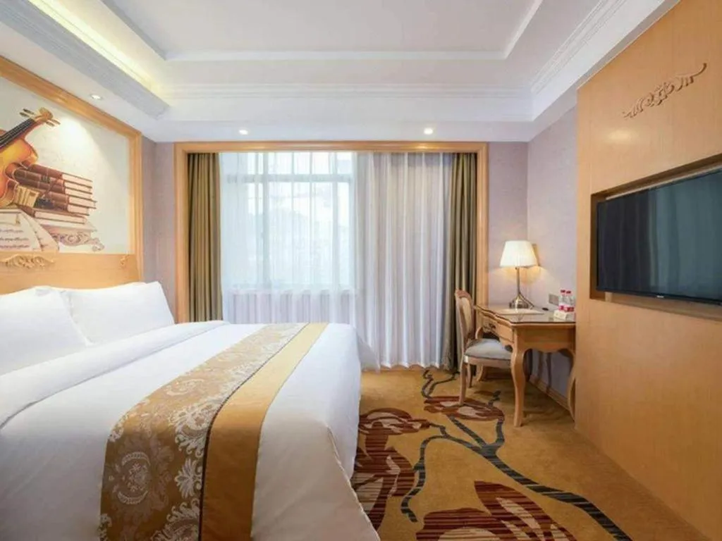 Bed in Vienna Hotel Guangxi Fangcheng