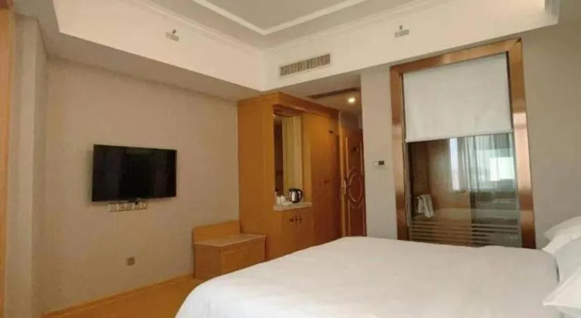 Bed in Vienna Hotel Guangxi Fangcheng