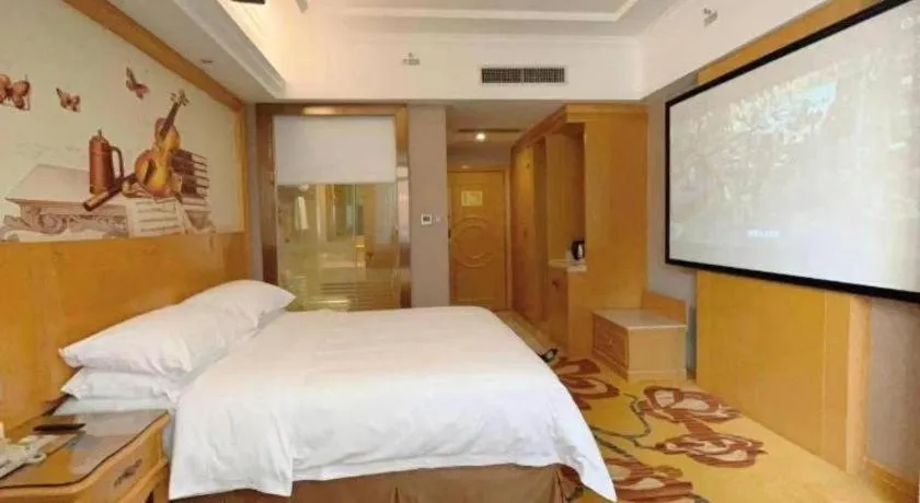 Bed in Vienna Hotel Guangxi Fangcheng