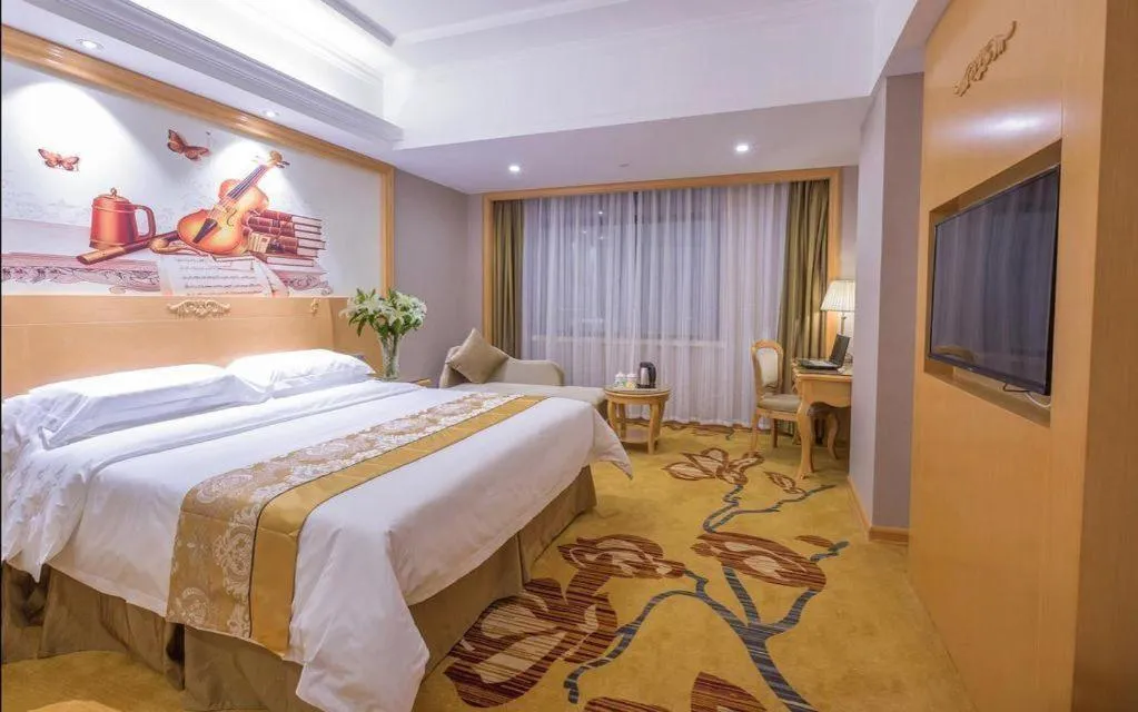 Bed in Vienna Hotel Guangxi Fangcheng