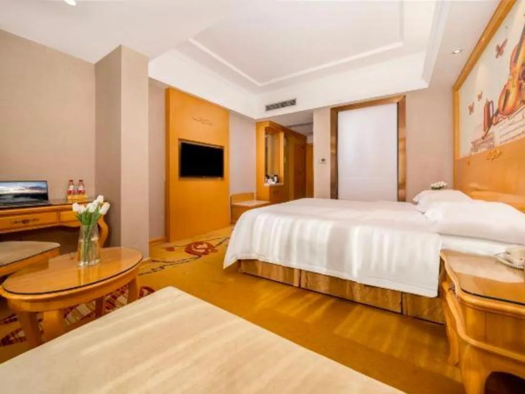 Bed in Vienna Hotel Guangxi Fangcheng