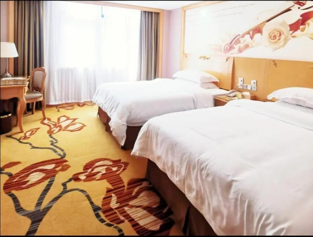Bed in Vienna Hotel Guangxi Fangcheng