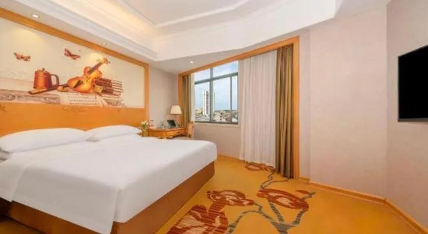 Bed in Vienna Hotel Guangxi Fangcheng