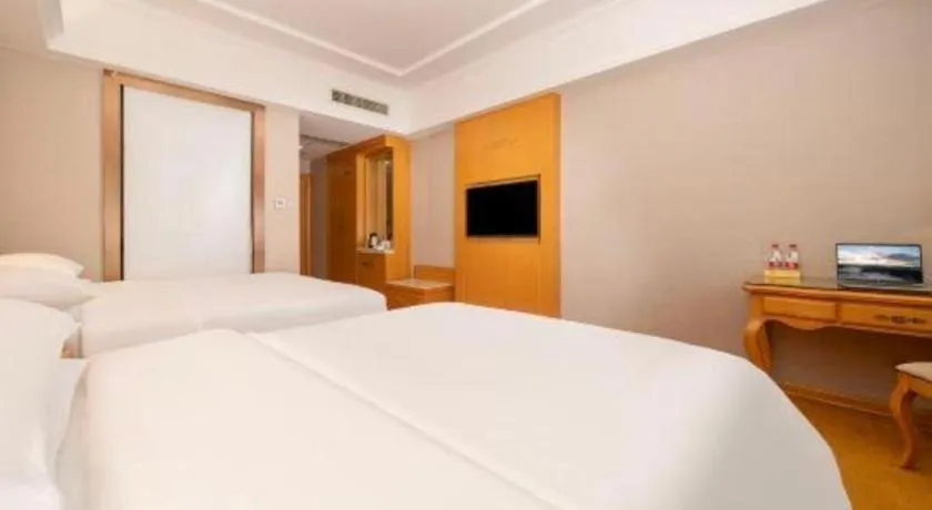 Bed in Vienna Hotel Guangxi Fangcheng