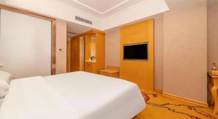 Bed in Vienna Hotel Guangxi Fangcheng