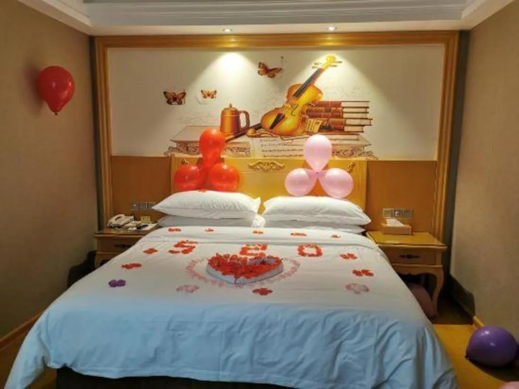 Bed in Vienna Hotel Guangxi Fangcheng