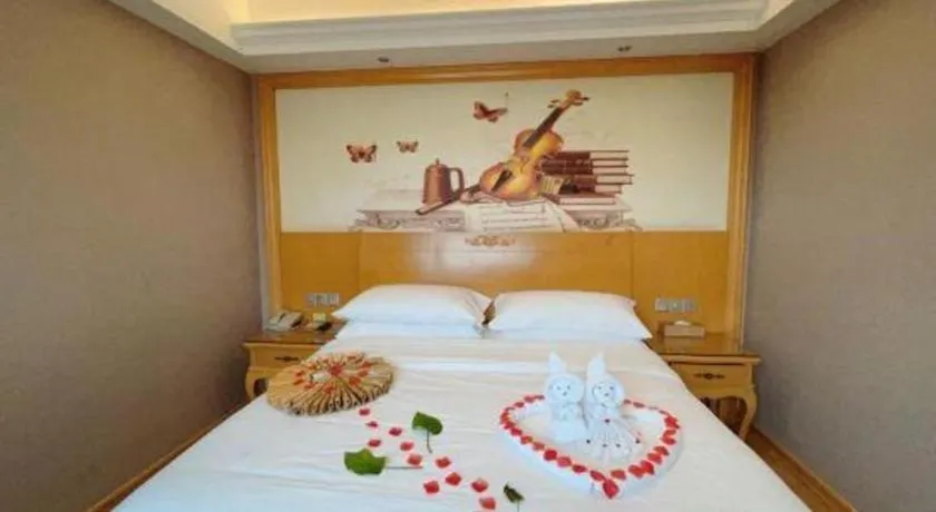 Bed in Vienna Hotel Guangxi Fangcheng