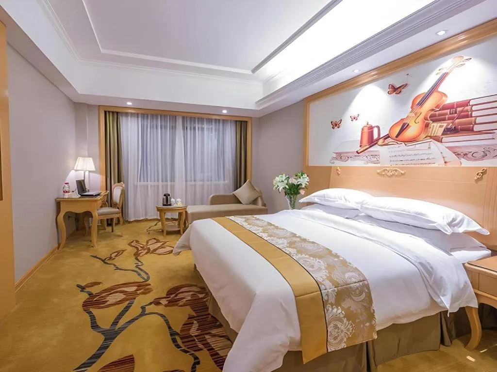 Bed in Vienna Hotel Guangxi Fangcheng