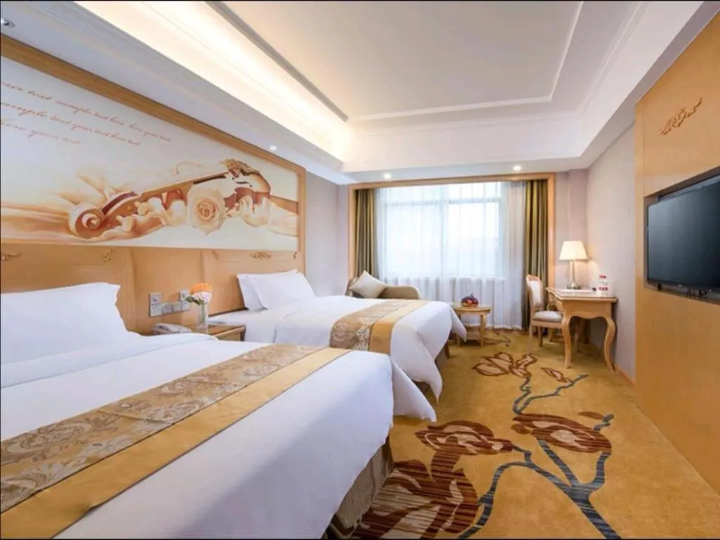 Bed in Vienna Hotel Guangxi Fangcheng