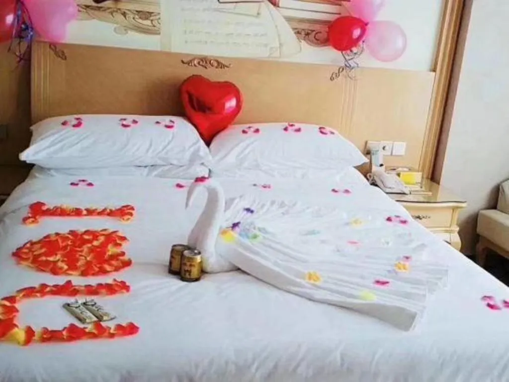 Bed in Vienna Hotel Guangxi Fangcheng