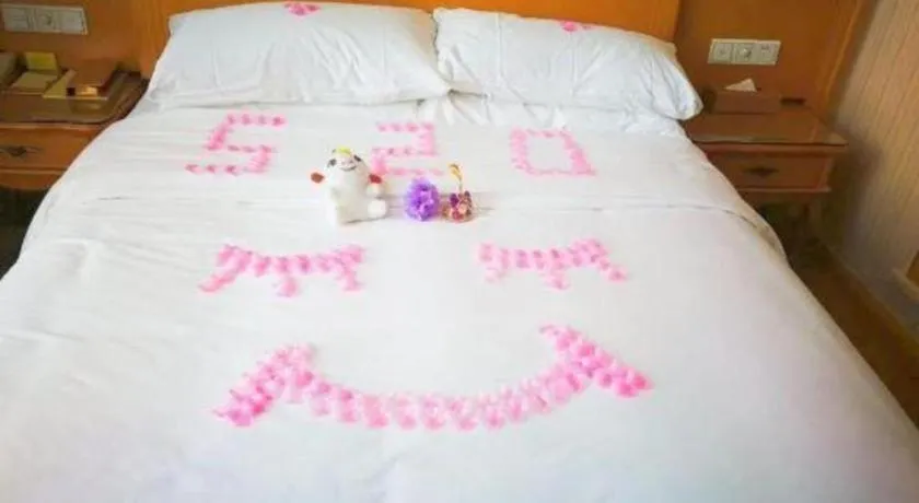 Bed in Vienna Hotel Guangxi Fangcheng