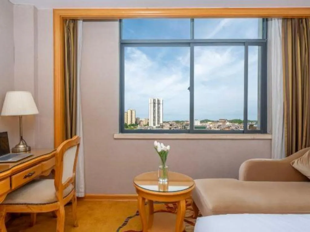 Bed in Vienna Hotel Guangxi Fangcheng