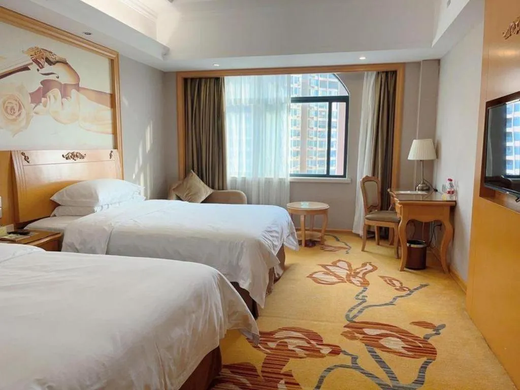 Bed in Vienna Hotel Guangxi Fangcheng