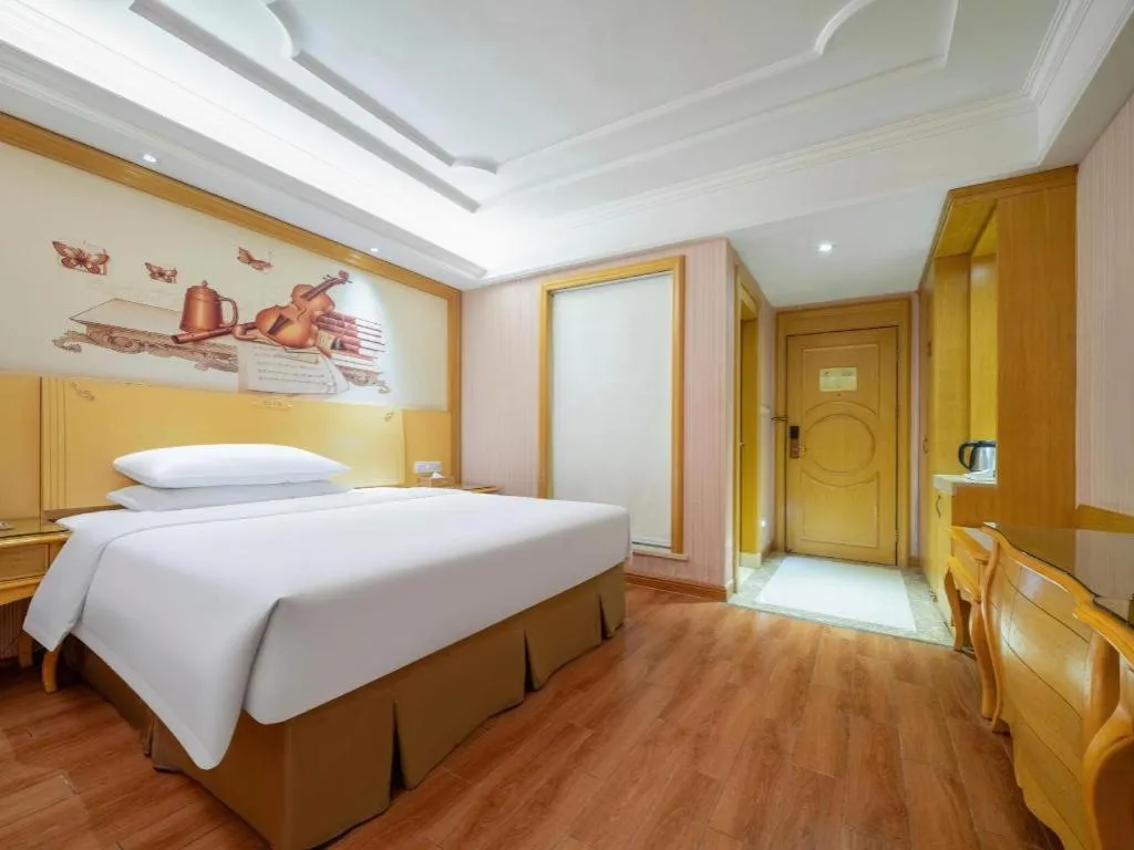 Bed in Vienna Hotel Shenzhen Pingdi Huancheng South Road