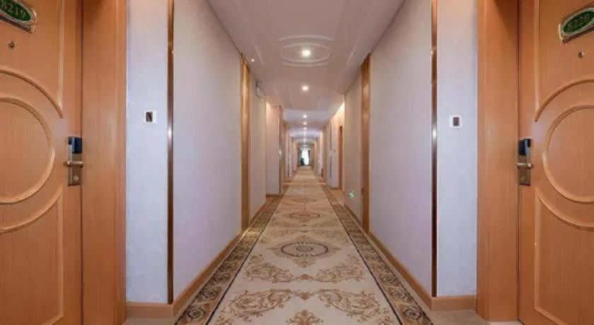 Vienna Hotel Shenzhen Pingdi Huancheng South Road